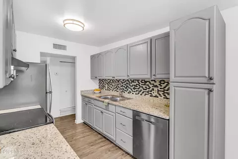 Kitchen - 6501 E Brooks Dr, Tucson, AZ 85730 photo 2 of 10