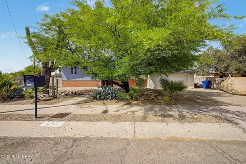 7951 E Hawthorne St, Tucson, AZ 85710