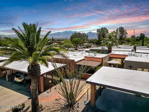 365 W Calle De La Amistad, Green Valley, AZ 85614