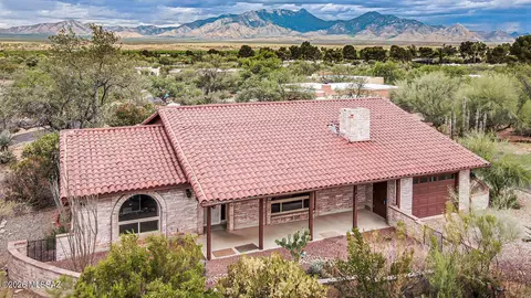 210 W Calle Maria Elena, Green Valley, AZ 85614