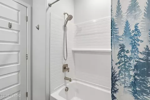 Bath - 14013 E Crotalus Way, Vail, AZ 85641 photo 1 of 3