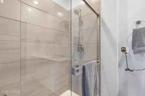 Bath - 14013 E Crotalus Way, Vail, AZ 85641 photo 3 of 3