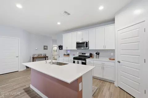 Kitchen - 14013 E Crotalus Way, Vail, AZ 85641 photo 1 of 4