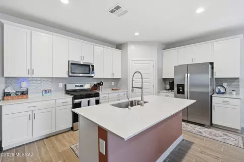 Kitchen - 14013 E Crotalus Way, Vail, AZ 85641 photo 2 of 4