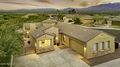 1734 W Acacia Bluffs Dr, Green Valley, AZ 85622