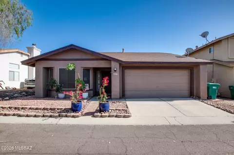 4697 W Globeberry St, Tucson, AZ 85741