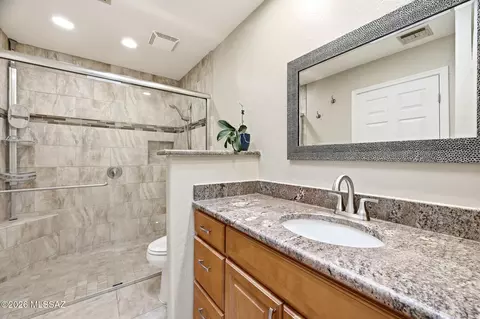 Bath - 13599 E Rincon Ranch Rd, Vail, AZ 85641 photo 1 of 3