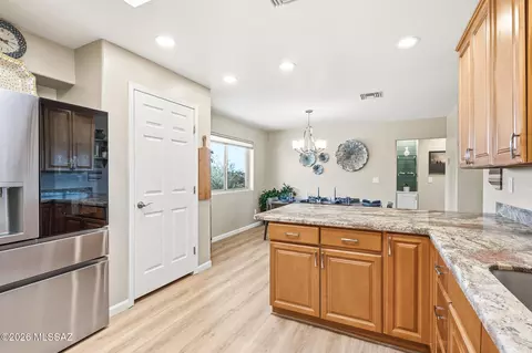 Kitchen - 13599 E Rincon Ranch Rd, Vail, AZ 85641 photo 4 of 5