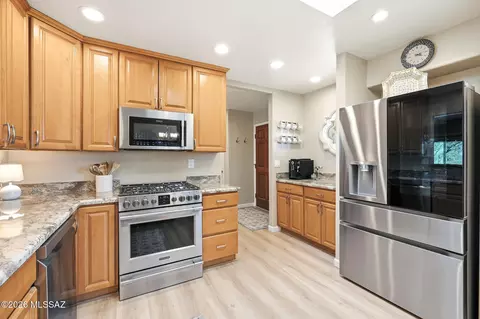 Kitchen - 13599 E Rincon Ranch Rd, Vail, AZ 85641 photo 3 of 5