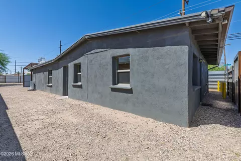 802 E Silverlake Rd, Tucson, AZ 85713