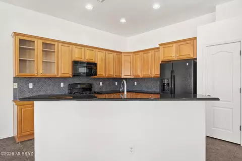 Kitchen - 1053 S Seldon Pl, Vail, AZ 85641 photo 2 of 6