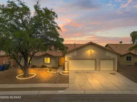 7699 S Zircon Crystal Dr, Tucson, AZ 85747