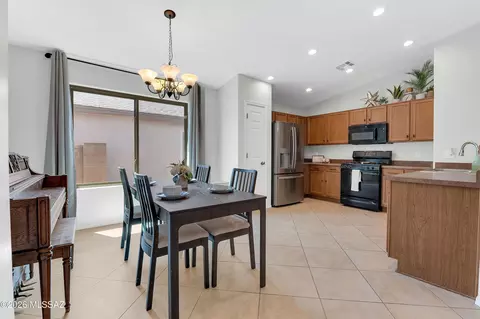 Dining - 8806 E Chimney Spg, Tucson, AZ 85747 photo 1 of 5
