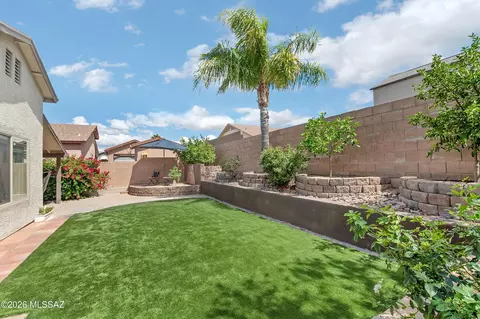 Exterior - 8806 E Chimney Spg, Tucson, AZ 85747 photo 1 of 9