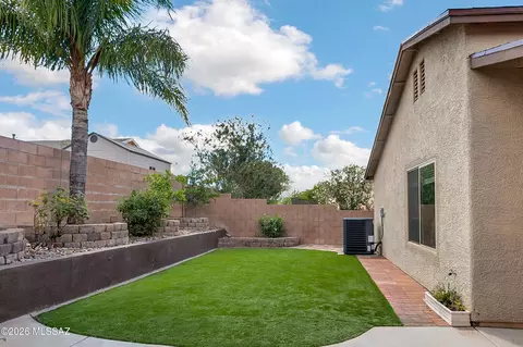 Exterior - 8806 E Chimney Spg, Tucson, AZ 85747 photo 7 of 9