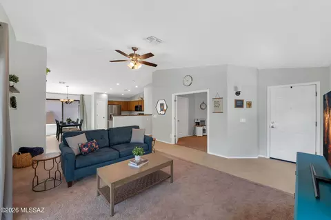 8806 E Chimney Spg, Tucson, AZ 85747