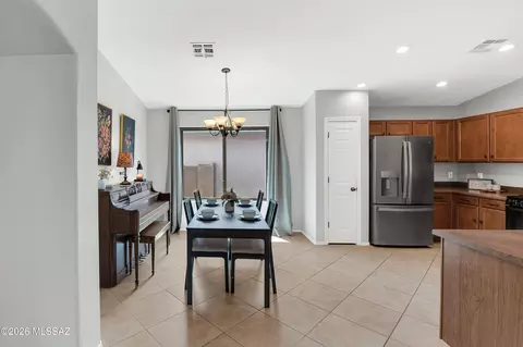 Dining - 8806 E Chimney Spg, Tucson, AZ 85747 photo 2 of 5