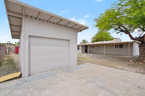 Exterior - 8534 E Ruby Dr, Tucson, AZ 85730 photo 3 of 7