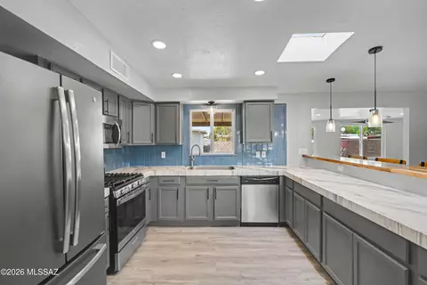 Kitchen - 8534 E Ruby Dr, Tucson, AZ 85730 photo 3 of 4
