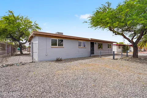 Exterior - 8534 E Ruby Dr, Tucson, AZ 85730 photo 2 of 7