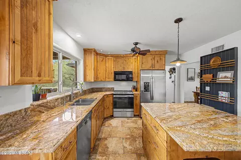 Kitchen - 11141 E Quick Draw Pl, Tucson, AZ 85749 photo 4 of 8