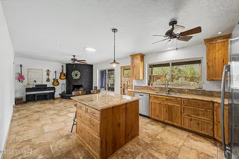 Kitchen - 11141 E Quick Draw Pl, Tucson, AZ 85749 photo 3 of 8