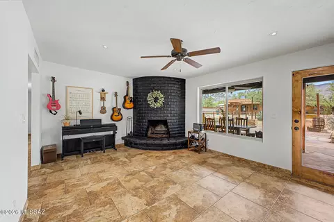 Living - 11141 E Quick Draw Pl, Tucson, AZ 85749 photo 4 of 7