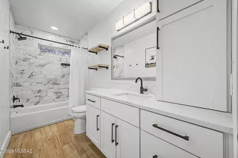 Bath - 11141 E Quick Draw Pl, Tucson, AZ 85749 photo 2 of 3
