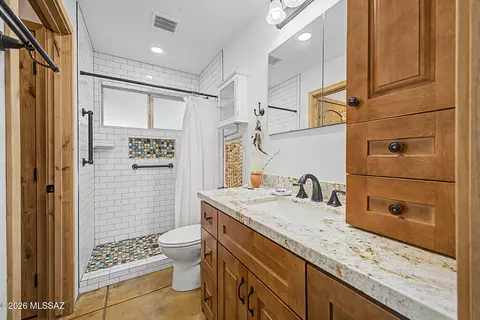 Bath - 11141 E Quick Draw Pl, Tucson, AZ 85749 photo 3 of 3
