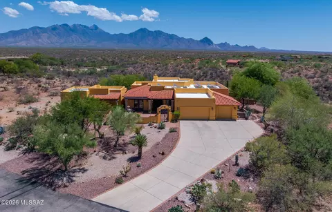 778 E Well Rock Pl, Green Valley, AZ 85614
