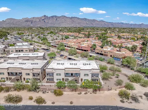 2042 E River Rd #204, Tucson, AZ 85718