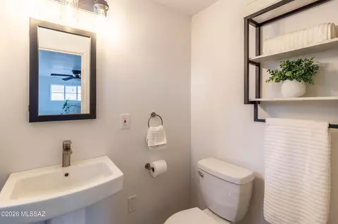 Bath - 6002 Eli St, Tucson, AZ 85711 photo 2 of 4