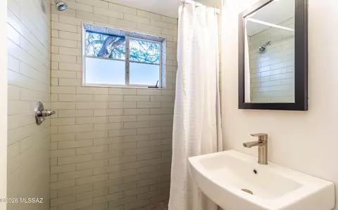 Bath - 6002 Eli St, Tucson, AZ 85711 photo 1 of 4