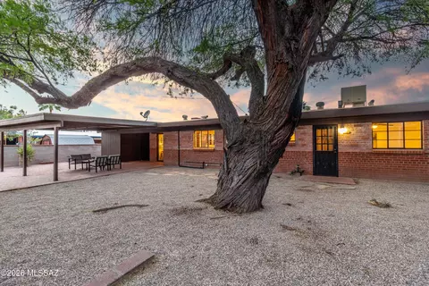 Exterior - 6002 Eli St, Tucson, AZ 85711 photo 4 of 6
