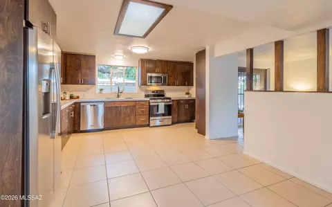 Kitchen - 6002 Eli St, Tucson, AZ 85711 photo 3 of 4