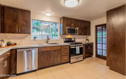 Kitchen - 6002 Eli St, Tucson, AZ 85711 photo 2 of 4