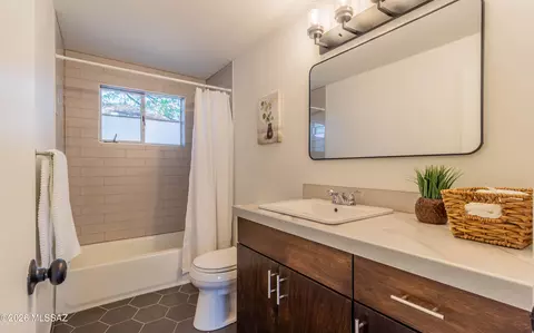 Bath - 6002 Eli St, Tucson, AZ 85711 photo 4 of 4