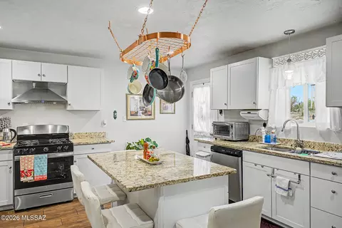 Kitchen - 201 E Pederson Dr, Saint David, AZ 85630 photo 4 of 6