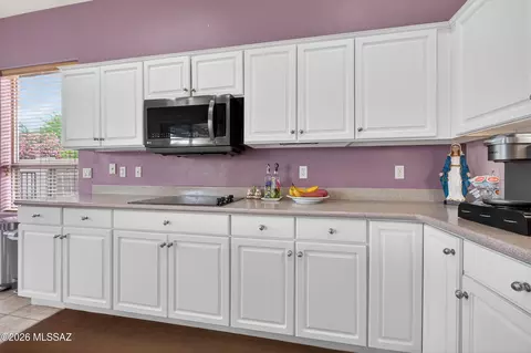 Kitchen - 2145 N Split Rock Pl, Tucson, AZ 85749 photo 3 of 4