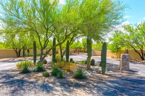 1972 N Corte El Rancho Merlita, Tucson, AZ 85715