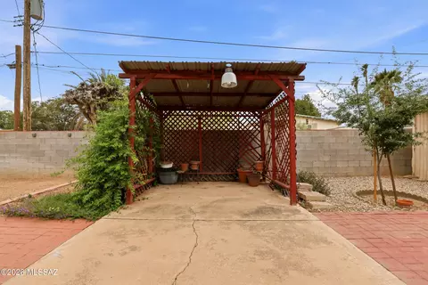 Exterior - 3632 E Juarez St, Tucson, AZ 85713 photo 6 of 8