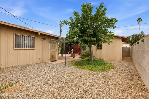Exterior - 3632 E Juarez St, Tucson, AZ 85713 photo 7 of 8