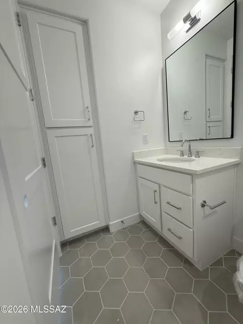 Bath - 62103 E Copper Basin Way, Oracle, AZ 85623 photo 5 of 5