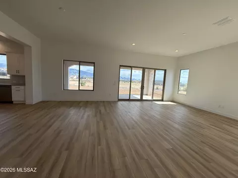 Living - 62103 E Copper Basin Way, Oracle, AZ 85623 photo 3 of 4