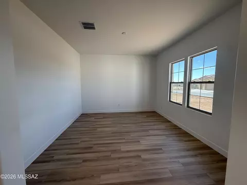 Living - 62103 E Copper Basin Way, Oracle, AZ 85623 photo 2 of 4