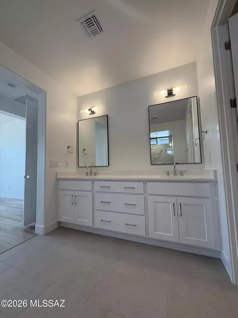 Bath - 62103 E Copper Basin Way, Oracle, AZ 85623 photo 3 of 5