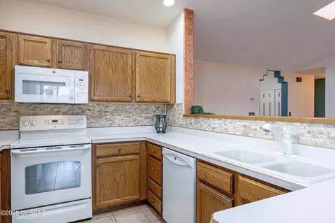 Kitchen - 8558 S Compass Dr, Tucson, AZ 85756 photo 1 of 5