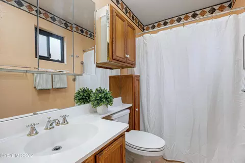 Bath - 8558 S Compass Dr, Tucson, AZ 85756 photo 1 of 2