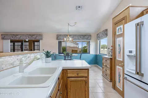 Kitchen - 8558 S Compass Dr, Tucson, AZ 85756 photo 4 of 5