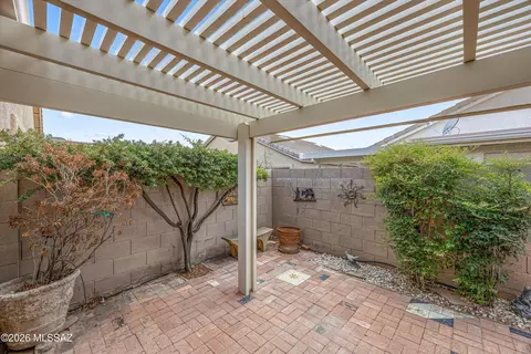 Exterior - 8558 S Compass Dr, Tucson, AZ 85756 photo 7 of 9